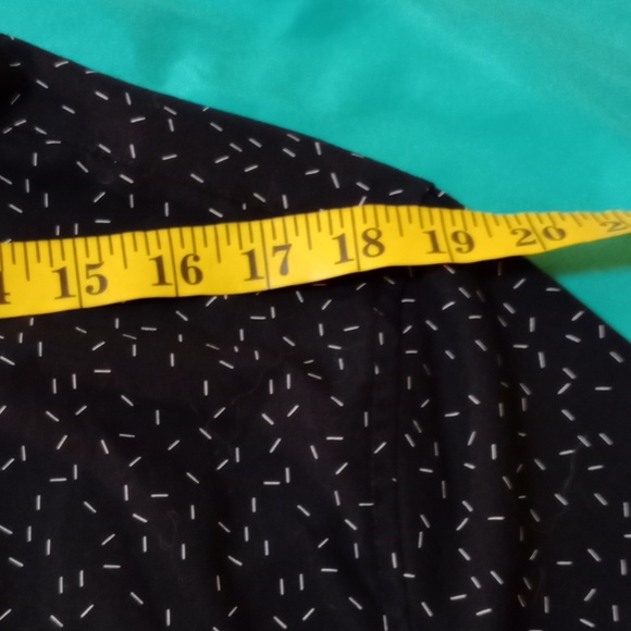 H&M BLACK WITH WHITE PRINT BUTTON SHIRT, SLIM FIT SIZE LARGE - Picture 5 of 8